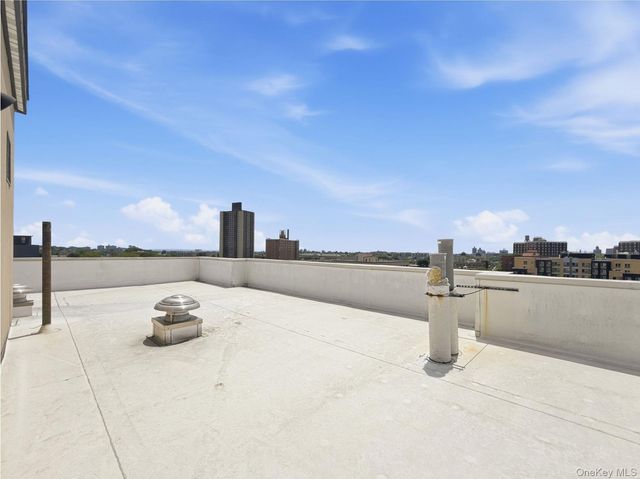 715 E 214th Street, Bronx, NY 10467