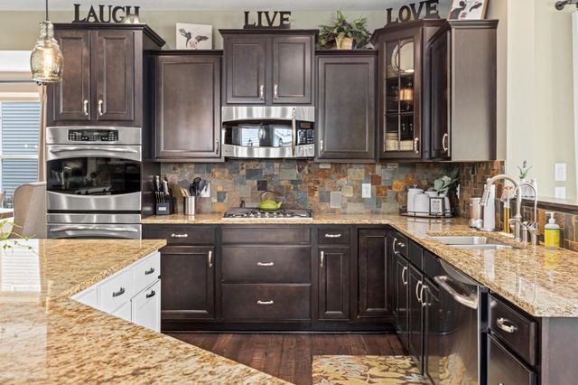 617 Eastgate Parkway, Mahtomedi, MN 55115