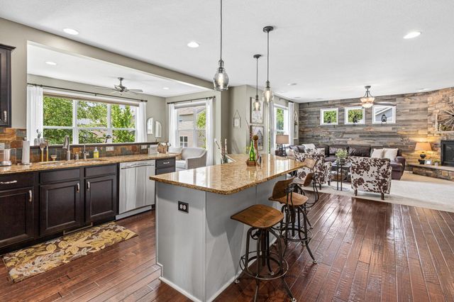 617 Eastgate Parkway, Mahtomedi, MN 55115