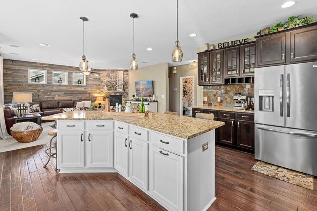 617 Eastgate Parkway, Mahtomedi, MN 55115