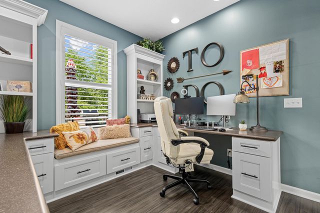 617 Eastgate Parkway, Mahtomedi, MN 55115