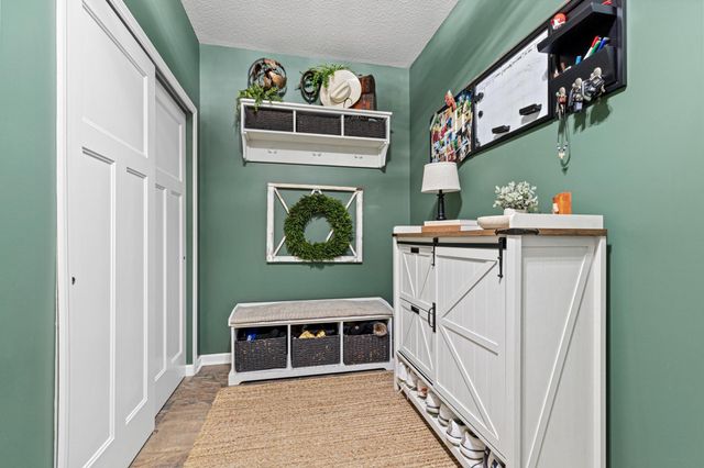 617 Eastgate Parkway, Mahtomedi, MN 55115