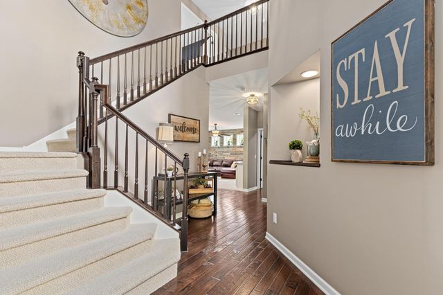 617 Eastgate Parkway, Mahtomedi, MN 55115