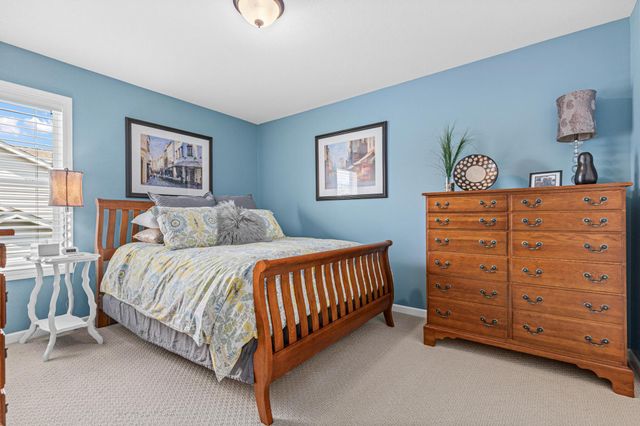 617 Eastgate Parkway, Mahtomedi, MN 55115