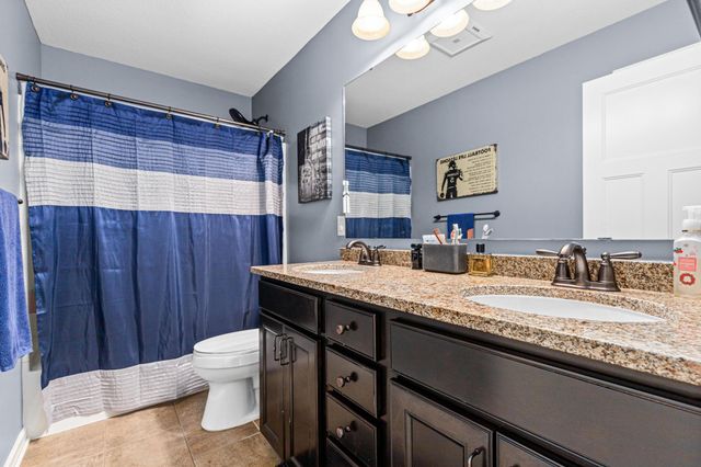 617 Eastgate Parkway, Mahtomedi, MN 55115