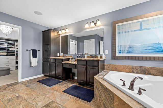617 Eastgate Parkway, Mahtomedi, MN 55115