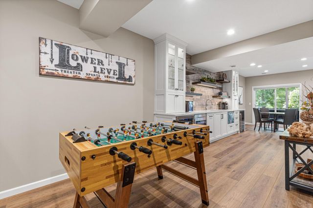 617 Eastgate Parkway, Mahtomedi, MN 55115