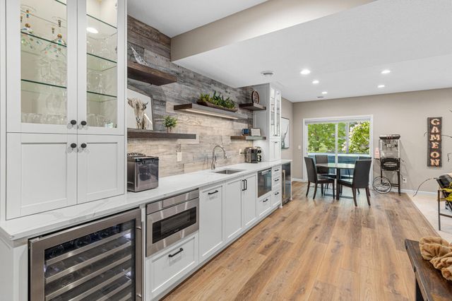 617 Eastgate Parkway, Mahtomedi, MN 55115