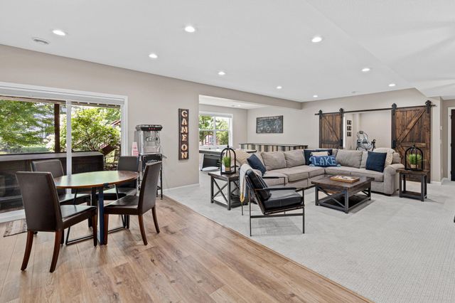 617 Eastgate Parkway, Mahtomedi, MN 55115