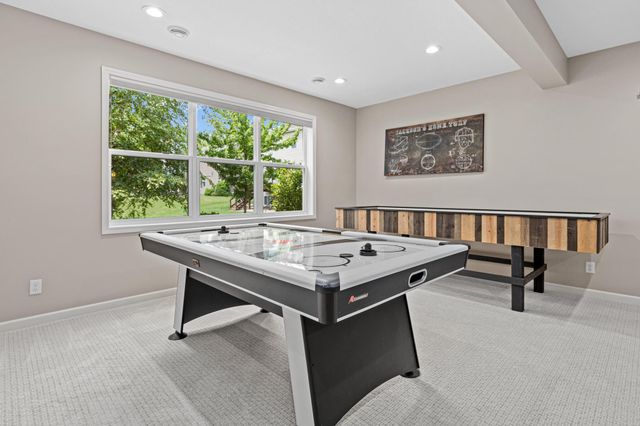 617 Eastgate Parkway, Mahtomedi, MN 55115