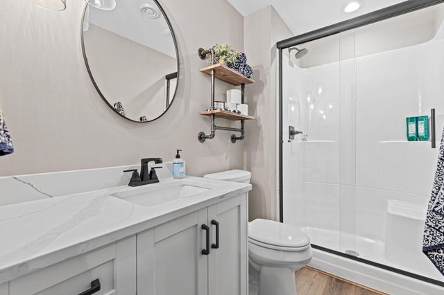 617 Eastgate Parkway, Mahtomedi, MN 55115