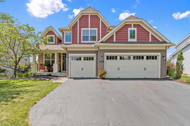 617 Eastgate Parkway, Mahtomedi, MN 55115