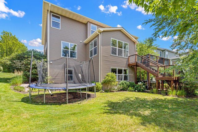 617 Eastgate Parkway, Mahtomedi, MN 55115
