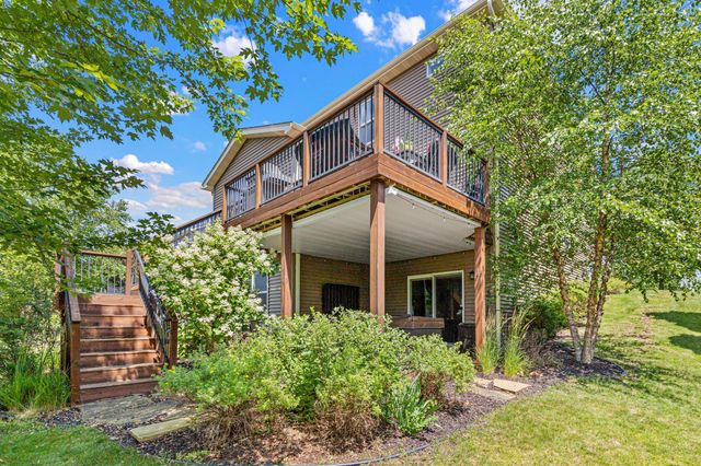617 Eastgate Parkway, Mahtomedi, MN 55115