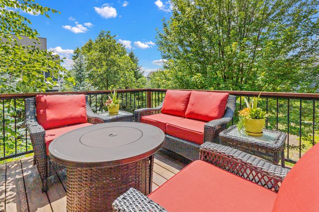617 Eastgate Parkway, Mahtomedi, MN 55115