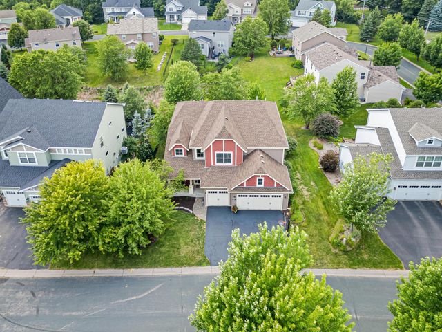 617 Eastgate Parkway, Mahtomedi, MN 55115