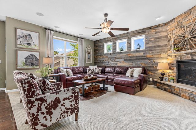 617 Eastgate Parkway, Mahtomedi, MN 55115