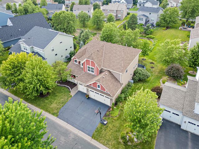 617 Eastgate Parkway, Mahtomedi, MN 55115