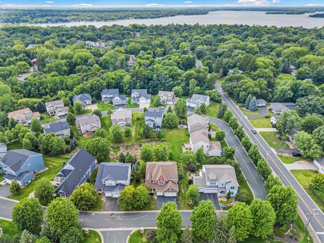 617 Eastgate Parkway, Mahtomedi, MN 55115
