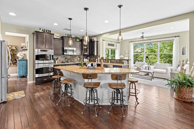 617 Eastgate Parkway, Mahtomedi, MN 55115