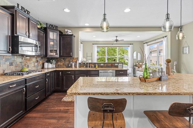 617 Eastgate Parkway, Mahtomedi, MN 55115