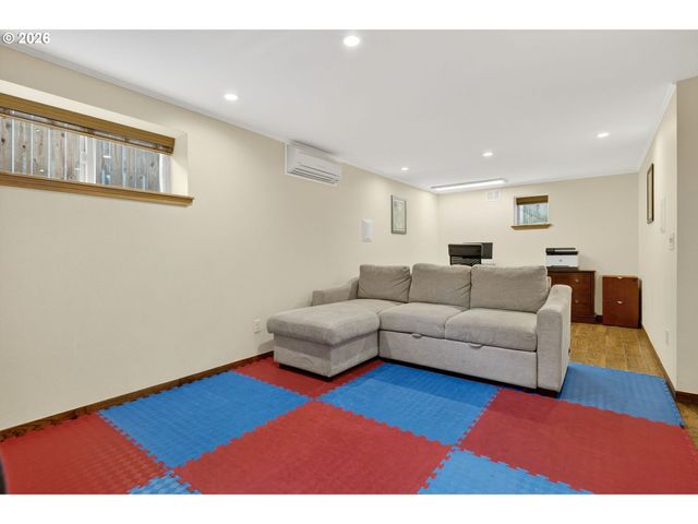 12132 Se PARDEE St, Portland, OR 97266