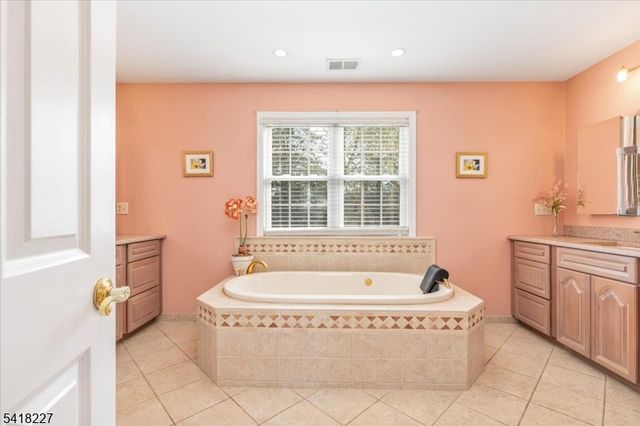 29 Mohawk Trl, Westfield Town, NJ 07090