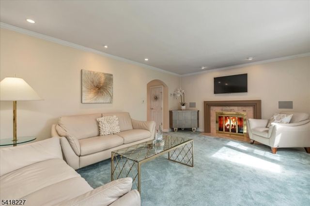 29 Mohawk Trl, Westfield Town, NJ 07090