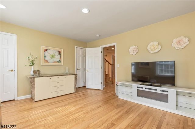 29 Mohawk Trl, Westfield Town, NJ 07090