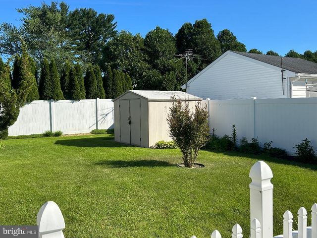 200 HOWARD DR, Williamstown, NJ 08094