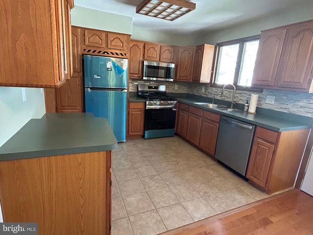 200 HOWARD DR, Williamstown, NJ 08094