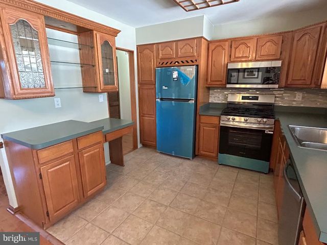 200 HOWARD DR, Williamstown, NJ 08094