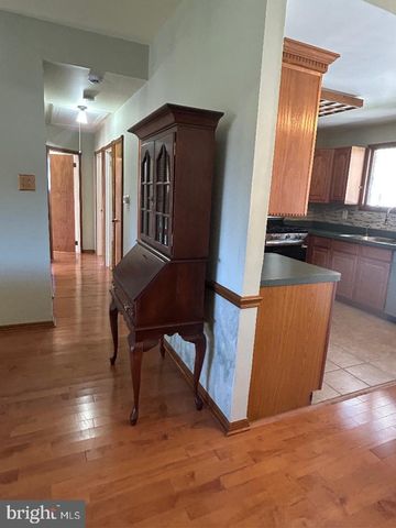 200 HOWARD DR, Williamstown, NJ 08094