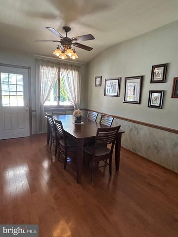 200 HOWARD DR, Williamstown, NJ 08094
