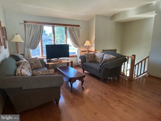 200 HOWARD DR, Williamstown, NJ 08094