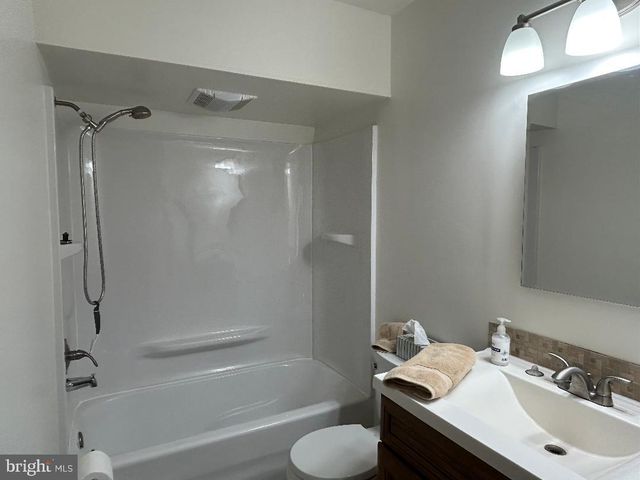 200 HOWARD DR, Williamstown, NJ 08094