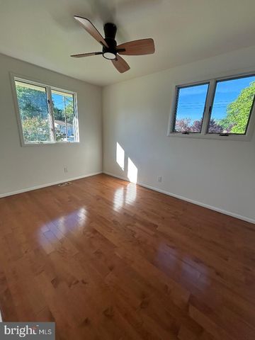 200 HOWARD DR, Williamstown, NJ 08094