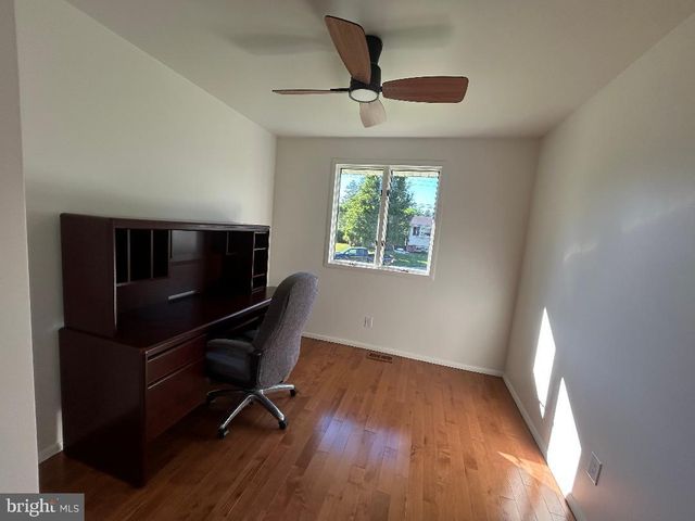 200 HOWARD DR, Williamstown, NJ 08094
