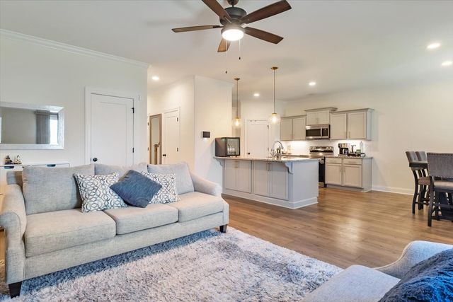 150 Nelson Dr, La Vergne, TN 37086