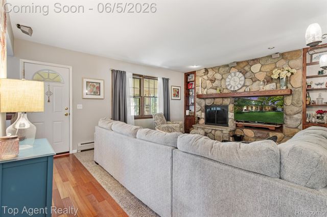 32341 Woody, Fraser, MI 48026