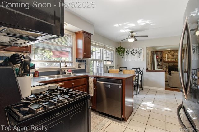 32341 Woody, Fraser, MI 48026