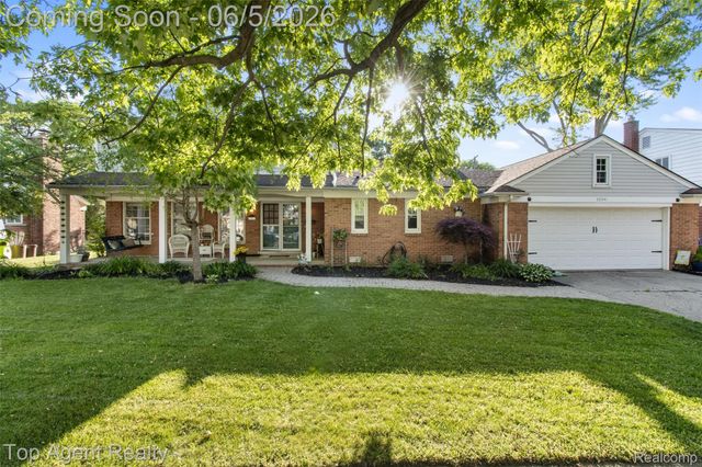 32341 Woody, Fraser, MI 48026