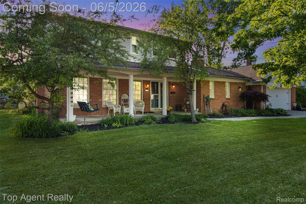 32341 Woody, Fraser, MI 48026