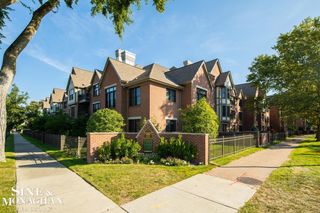 54 Pointe Park Place, Grosse Pointe Park, MI 48230