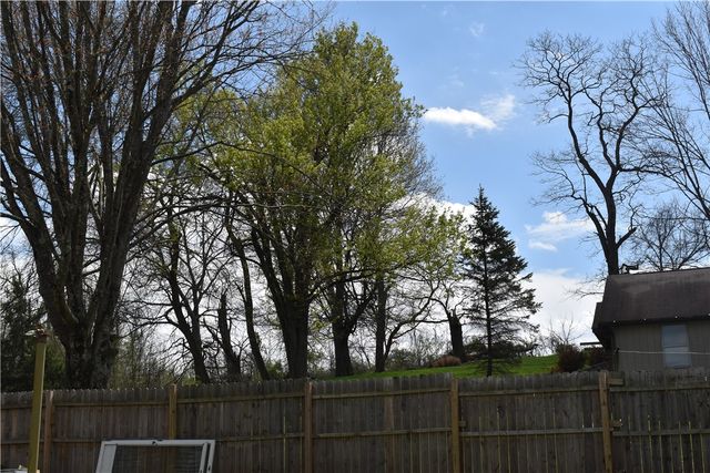 2380 Mt Pleasant Rd, South Huntingdon, PA 15679
