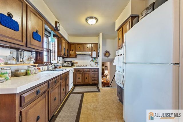 2 Wilmot Road, Sayreville, NJ 08872