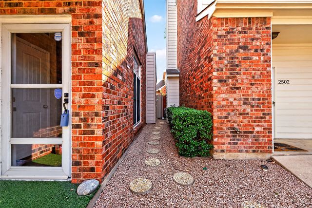 2504 Orangegrove Circle, Arlington, TX 76006