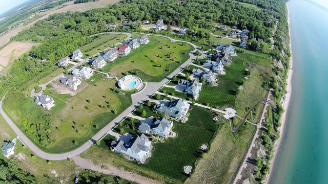 688 Waters Edge Drive 15, South Haven, MI 49090