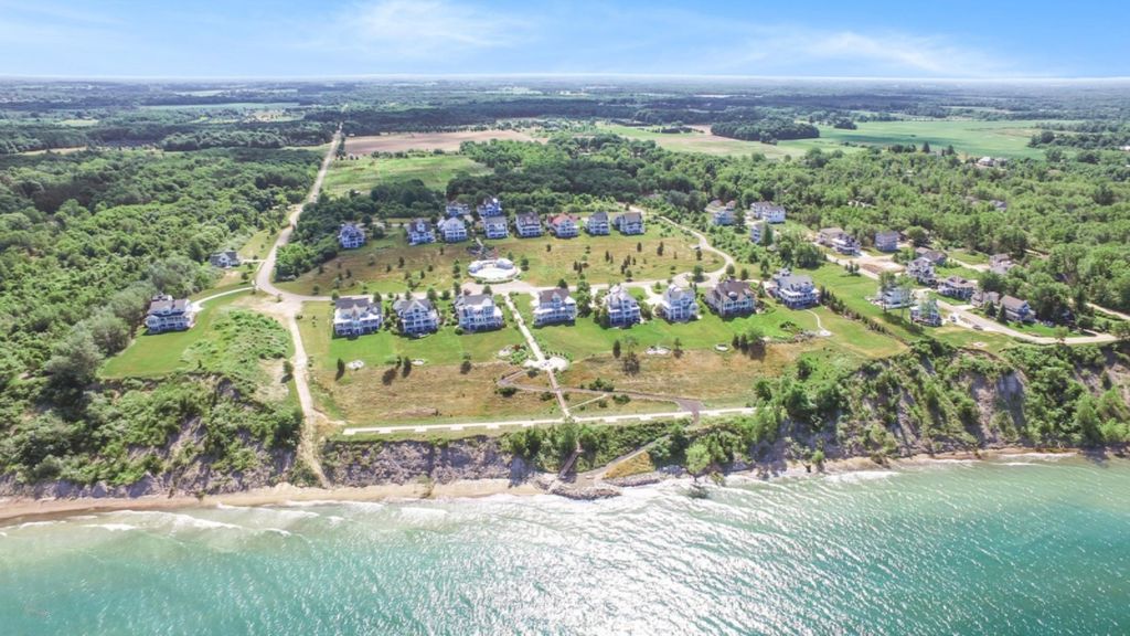 688 Waters Edge Drive 15, South Haven, MI 49090