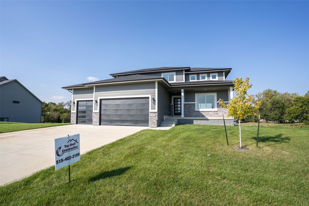 537 SE Walnut Woods Drive, West Des Moines, IA 50265